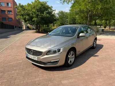 Usado Volvo S60 Momentum 150 CV (110 kW) 2016 Beige Berlina