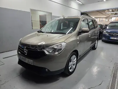 Usado Dacia Lodgy Ambiance 107 CV (78 kW) 2015 Beige Monovolumen