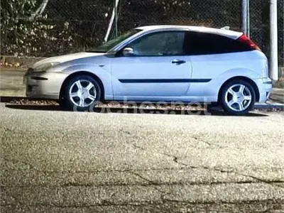 Usado Ford Focus Trend 115 CV (84 kW) 2002 Gris / plata Berlina