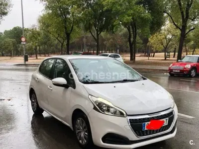 Usado Peugeot 208 Active 82 CV (60 kW) 2018 Blanco Utilitario