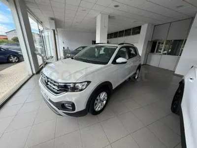 Usado VW T-Cross Advance 110 CV (80 kW) 2023 Beige SUV