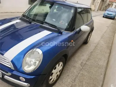 Usado Mini ONE 90 CV (66 kW) 2004 Azul Utilitario
