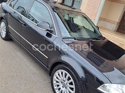 Usado VW Passat Highline 180 CV (132 kW) 2004 Negro Berlina