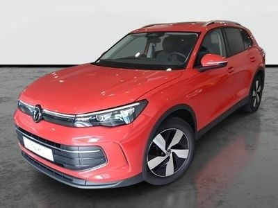 Usado VW Tiguan 131 CV (96 kW) 2024 Rojo grosella metalizado SUV