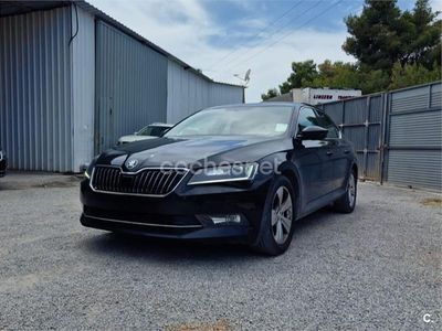 Usado Skoda Superb Style 190 CV (139 kW) 2018 Negro Berlina