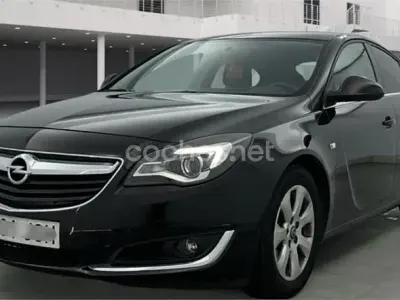 Usado Opel Insignia Selective 140 CV (102 kW) 2015 Marrón Berlina