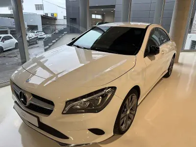 Usado Mercedes CLA220 Urban 177 CV (130 kW) 2016 Blanco Berlina