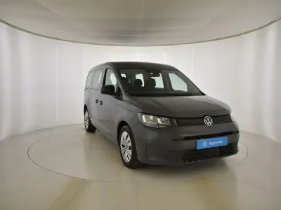 Usado VW Caddy Maxi 116 CV (85 kW) 2025 Gris/plata Monovolumen