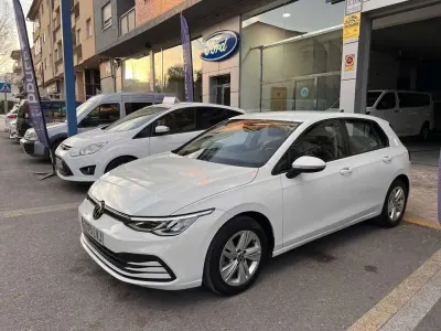 Usado VW Golf VIII 116 HP (85 kW) 2022 Branco Citadino