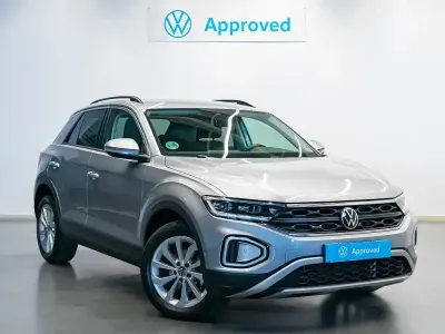 Usado VW T-Roc Life 150 CV (110 kW) 2024 Gris SUV
