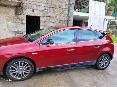 Usado Lancia Delta 165 CV (121 kW) 2009 Rojo Utilitario
