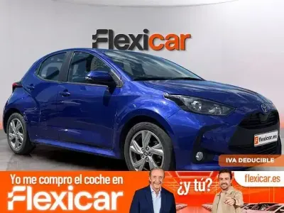 Usado Toyota Yaris Active 92 CV (67 kW) 2025 Azul Utilitario