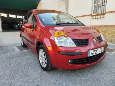 Usado Renault Modus Authentique 85 CV (62 kW) 2005 Granate Monovolumen