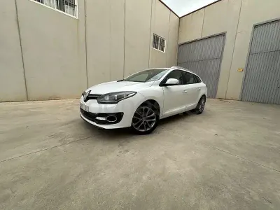 Usado Renault Mégane GrandTour Bose Edition 110 CV (80 kW) 2016 Blanco Familiar