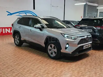 Usado Toyota RAV4 Hybrid Business Edition 218 CV (160 kW) 2022 Gris / plata SUV
