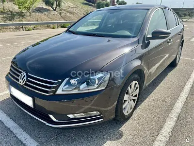Usado VW Passat Edition 140 CV (102 kW) 2012 Marrón Berlina