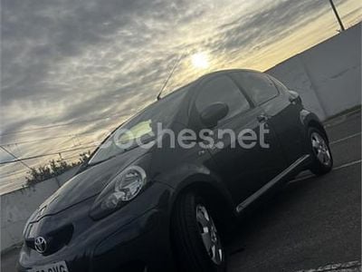 Usado Toyota Aygo Live 68 CV (50 kW) 2010 Gris / plata Utilitario