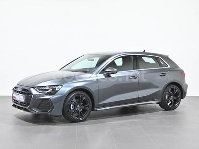 Gris / plata Usado 2025 Audi A3 Comfort Berlina | 37.900 € (Precio justo)