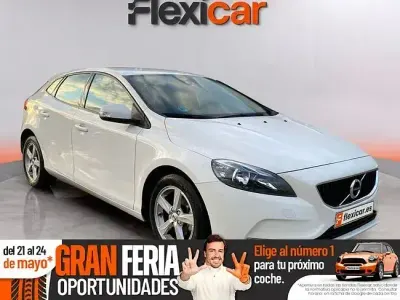 Begagnad Volvo V40 Momentum 120 HK (88 kW) 2018 Vit