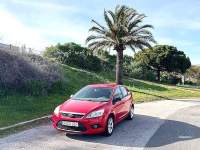 Usado Ford Focus Trend 125 CV (91 kW) 2010 Rojo Berlina