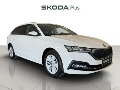 Usado Skoda Octavia Ambition 150 CV (110 kW) 2024 Blanco Familiar