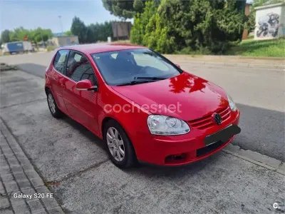 Usado VW Golf IV Highline 105 CV (77 kW) 2005 Rojo Berlina
