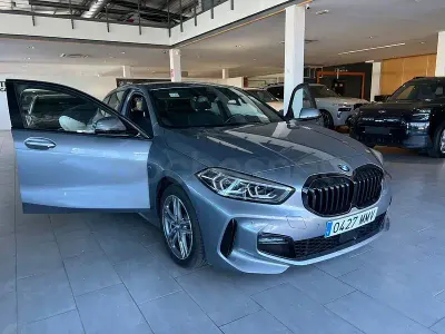 Usado BMW 118 Comfort Edition 150 CV (110 kW) 2024 Gris / plata Utilitario