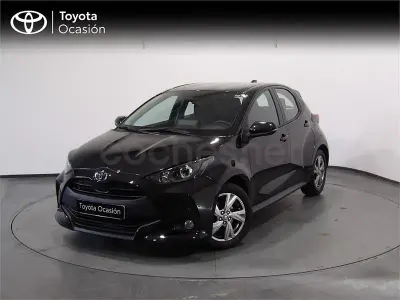 Usado Toyota Yaris Hybrid Active 116 CV (85 kW) 2025 Negro Berlina