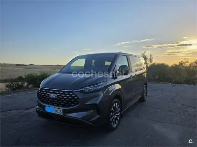 Usado Ford Tourneo Titanium X 170 CV (125 kW) 2025 Gris / plata Monovolumen