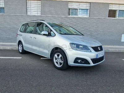 Usado Seat Alhambra Ecomotive 140 CV (102 kW) 2014 Beige Monovolumen