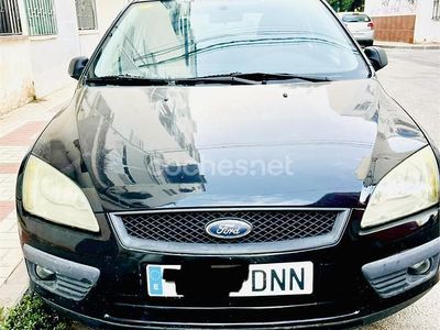 Begagnad Ford Focus Ghia 109 HK (80 kW) 2005 Svart Sedan
