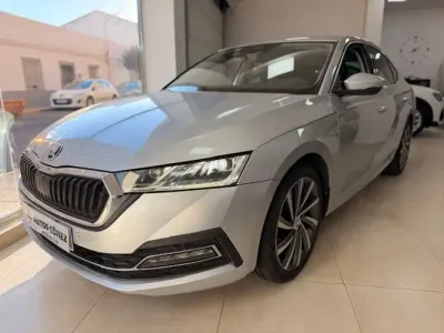 Usado Skoda Octavia Style 150 CV (110 kW) 2020 Gris Utilitario