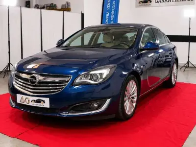 Usado Opel Insignia Excellence 140 CV (102 kW) 2014 Azul Berlina