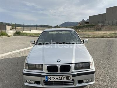 Usado BMW 318 Sport Line 140 CV (102 kW) 1998 Gris / plata Coupe