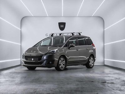 Usado Peugeot 5008 Style 120 CV (88 kW) 2016 Gris / plata Monovolumen