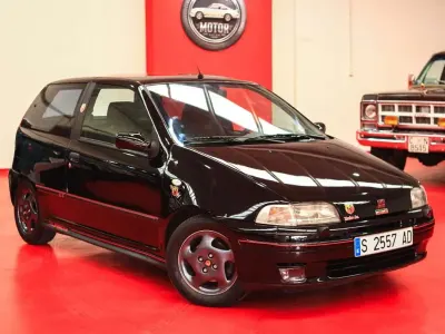 Usado Fiat Punto 136 CV (100 kW) 1994 Negro Utilitario