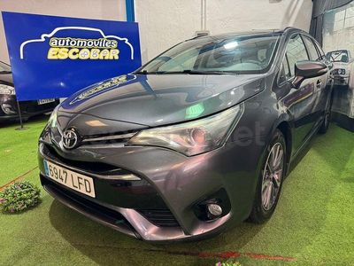 Usado Toyota Avensis Advance 143 CV (105 kW) 2017 Gris / plata Familiar