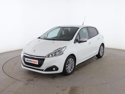 Usado Peugeot 208 Style 82 CV (60 kW) 2018 Blanco Utilitario