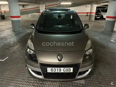 Usado Renault Scénic III 105 CV (77 kW) 2010 Beige Monovolumen