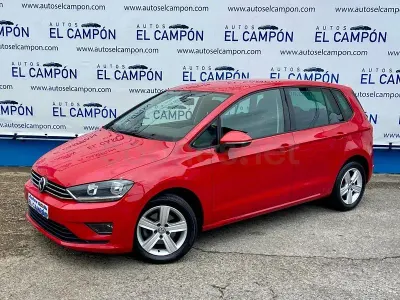 Usado VW Golf Sportsvan 110 CV (80 kW) 2015 Rojo Monovolumen