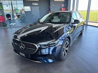 Azul Nuevo 2025 Mercedes E200 Berlina | 78.355 €