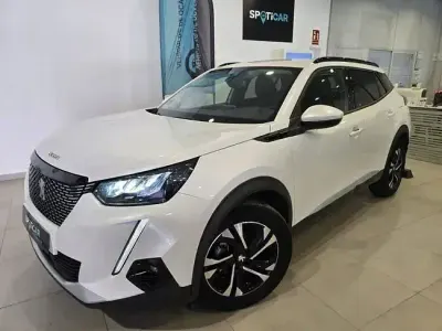 Usado Peugeot 2008 Allure 110 CV (80 kW) 2021 Blanco SUV
