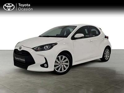Usado Toyota Yaris Hybrid Active 116 CV (85 kW) 2023 Blanco Berlina