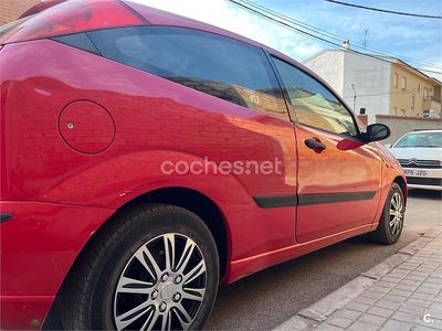 Rojo Usado 2005 Ford Focus Sport Berlina | 2499 € (Precio justo)