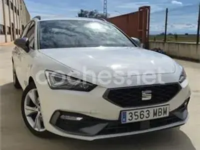 Usado Seat Leon FR 150 CV (110 kW) 2022 Blanco Familiar