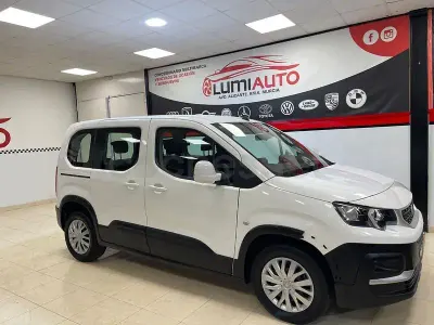 Usado Peugeot Rifter Active 100 CV (73 kW) 2020 Blanco Monovolumen