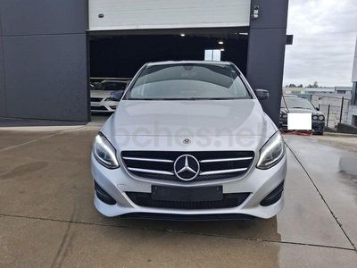 Usado Mercedes B200 136 CV (100 kW) 2018 Gris / plata Monovolumen