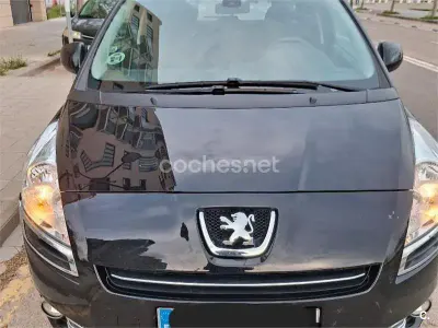 Usado Peugeot 5008 Active 112 CV (82 kW) 2012 Negro Monovolumen