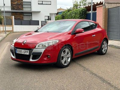 Usado Renault Mégane Dynamique 105 CV (77 kW) 2009 Rojo Berlina