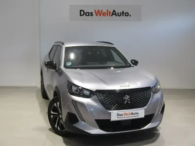 Usado Peugeot 2008 Allure 130 CV (95 kW) 2023 Gris SUV